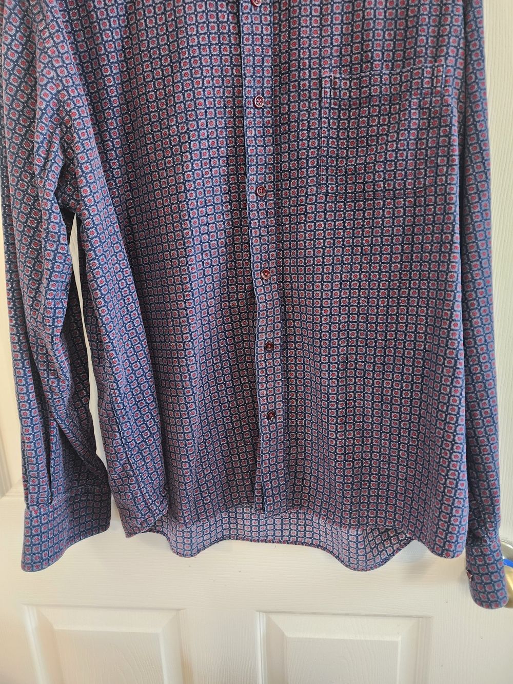 Men's Blue & Pink Geometric Button-Down Shirt - Picture 3 of 7